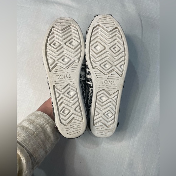 Toms Monochrome Patterned women’s  Slip-On Shoes - Picture 10 of 10